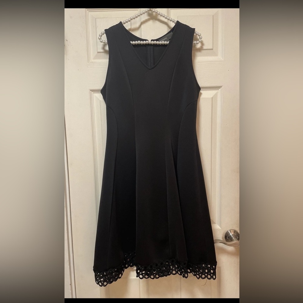 Donna Ricco Black Dress Women’s Size 10 A Line Flowy Lace Trim Zip EUC Stretch